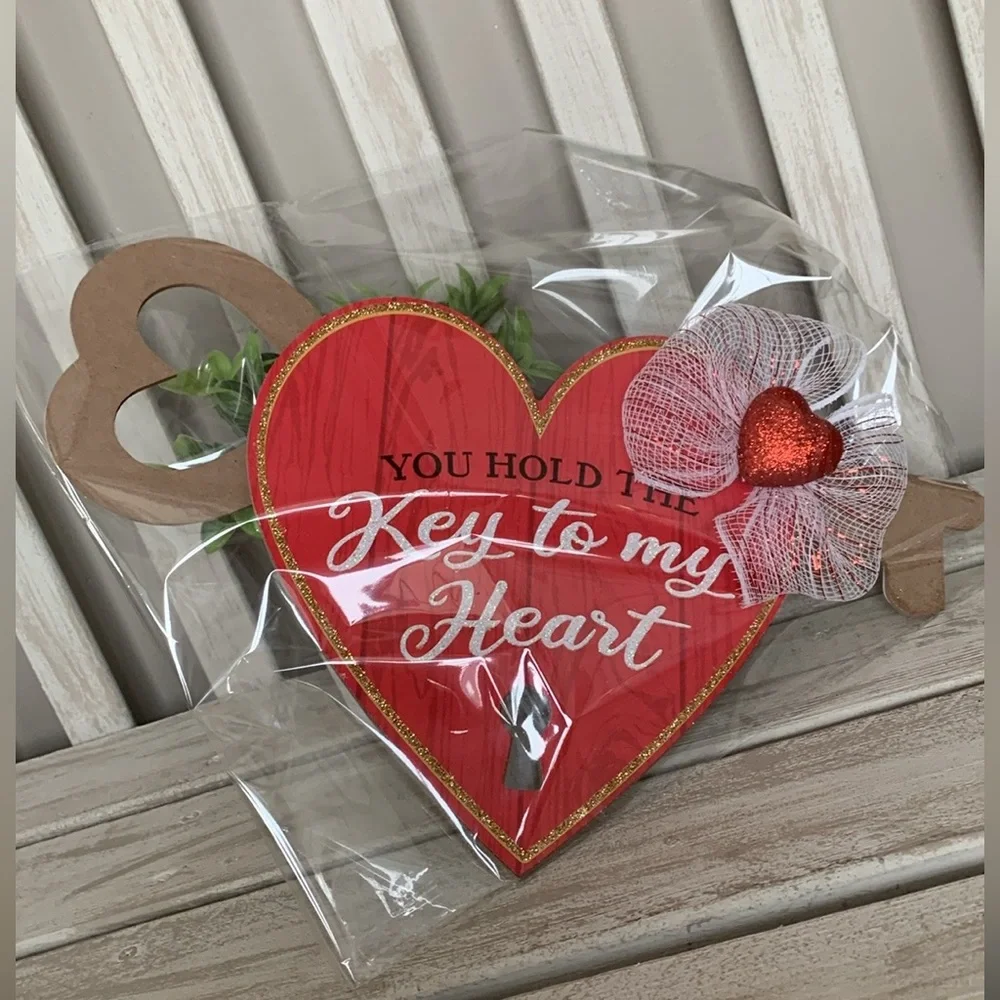 Valentine’s Day Wall or Door Hanging ❤️🆕❤️ 2 for $14